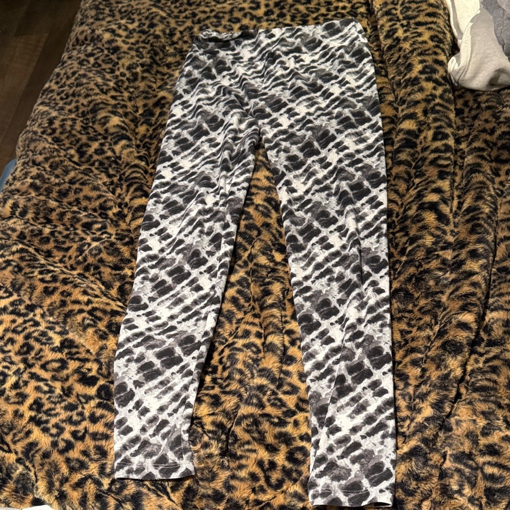 Lularoe leggings one size more like small/medium